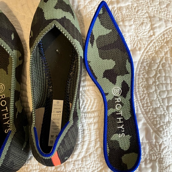 Green Camo Point Olive Rothy’s - Picture 3 of 5